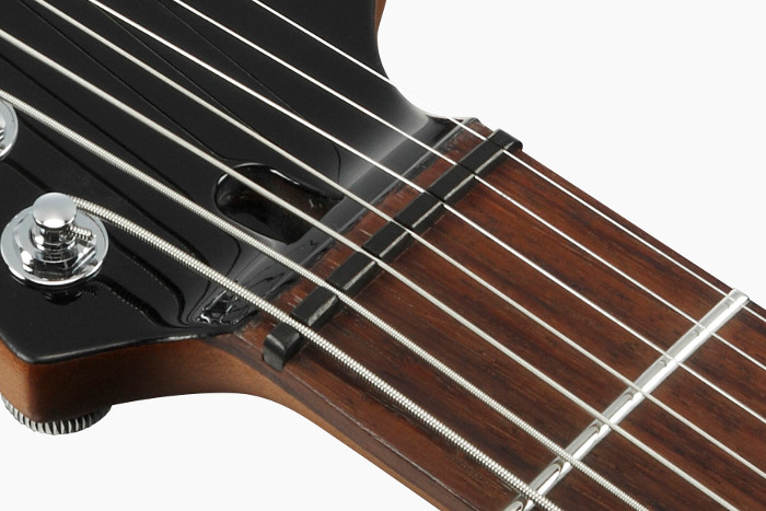 極上美品　アンプラグで活躍！Ibanez エレアコベース　音出し良好　生音も抜群 エレアコギター・12弦ギター】スタンダードなTOPと、個性的な